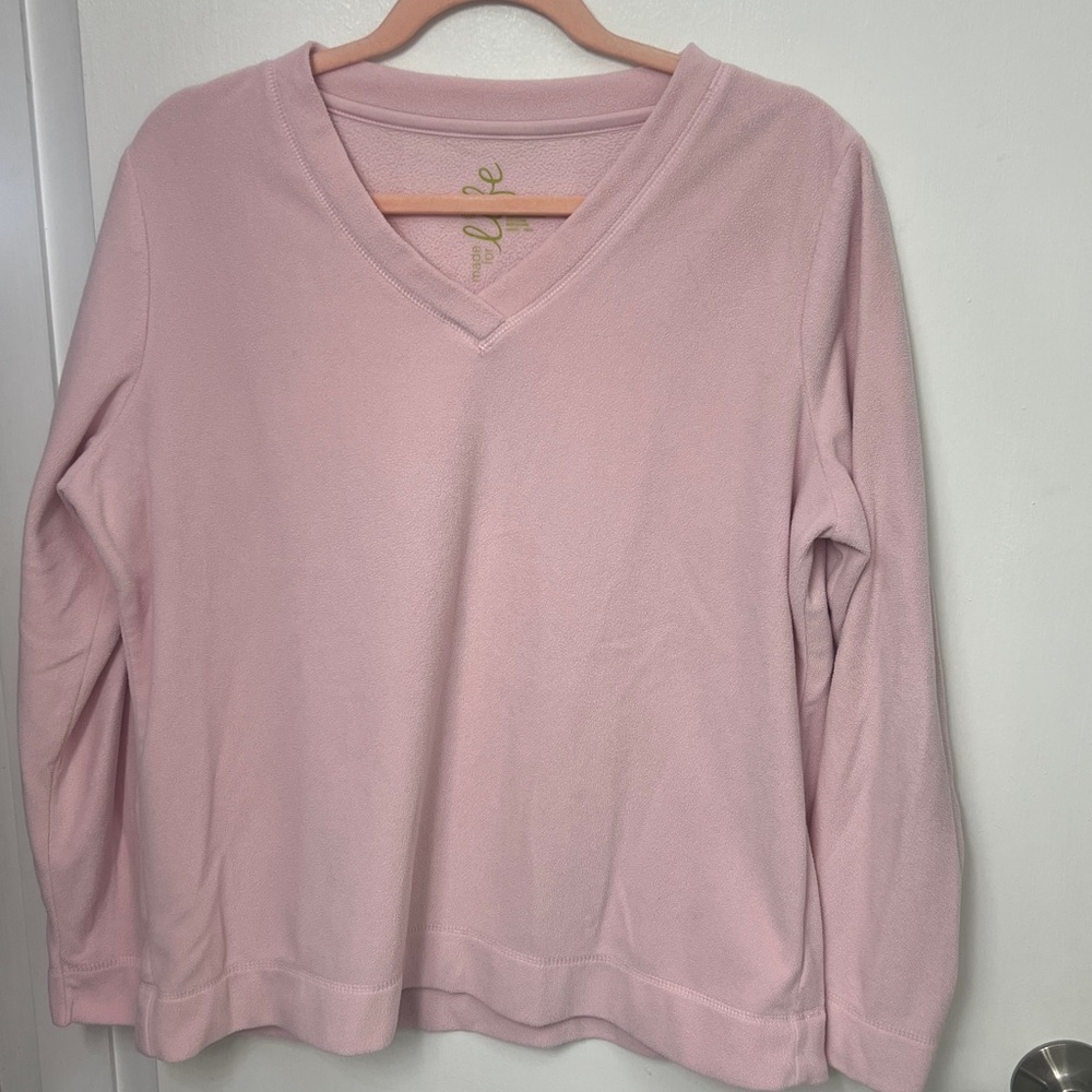 Made for life, Women’s Long Sleeved V-neck fleece, Light Pink, Sz. Large GUC